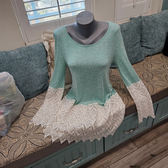 Beautiful Tunic by 12Pm By Mon Ami - Picture 4 of 5